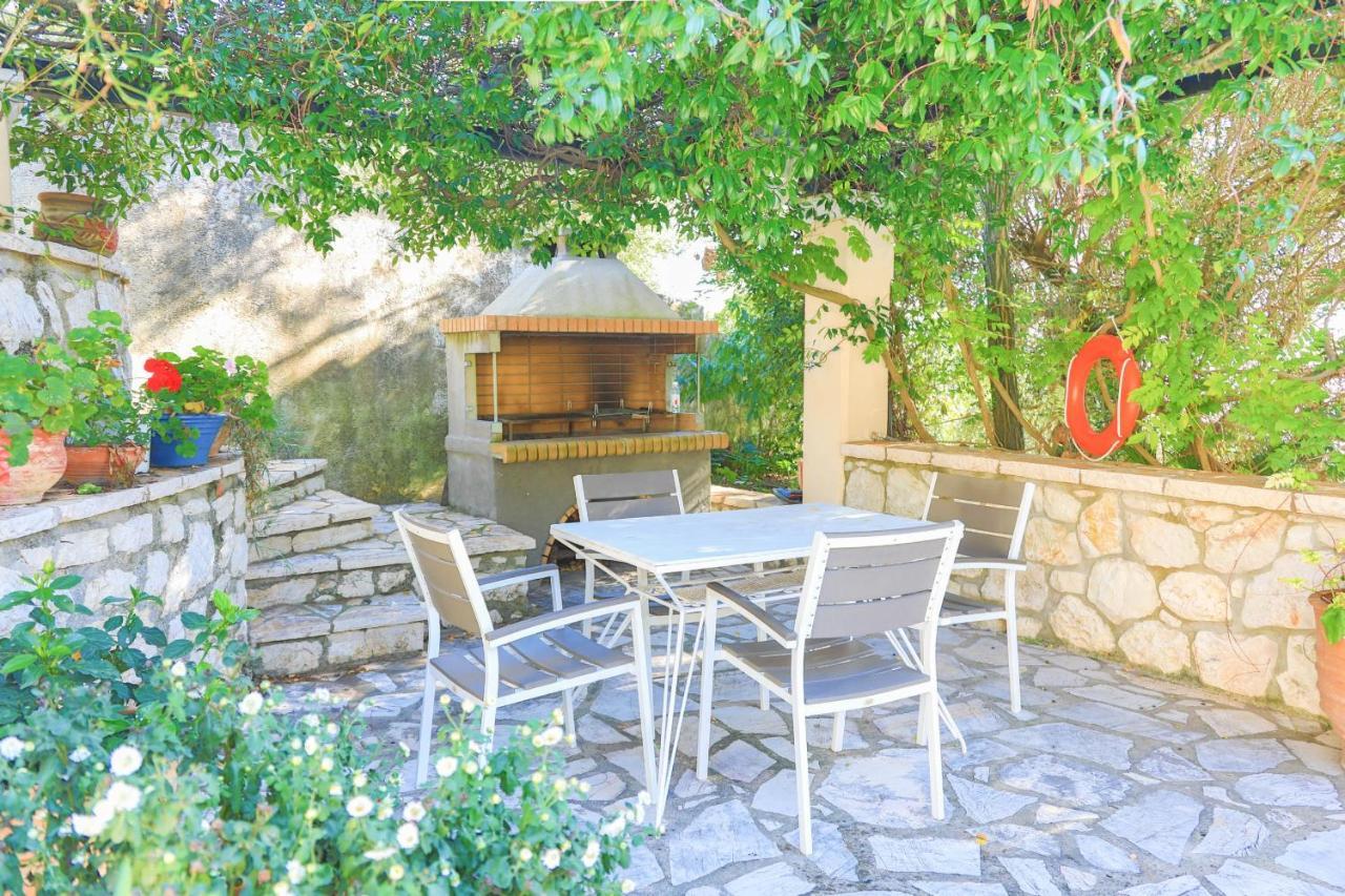 Villa Natasha Katavolos Exterior photo